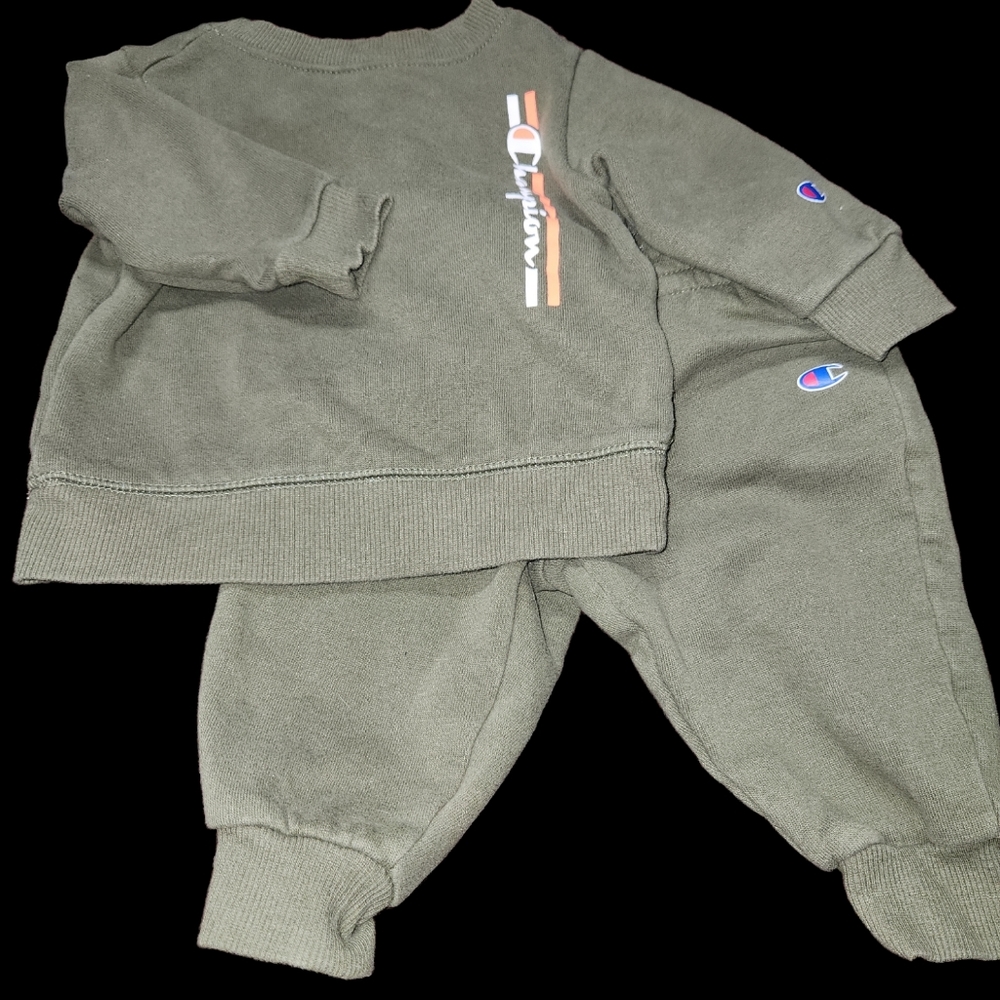 Champion Sweatpant Set Size 6/9 months